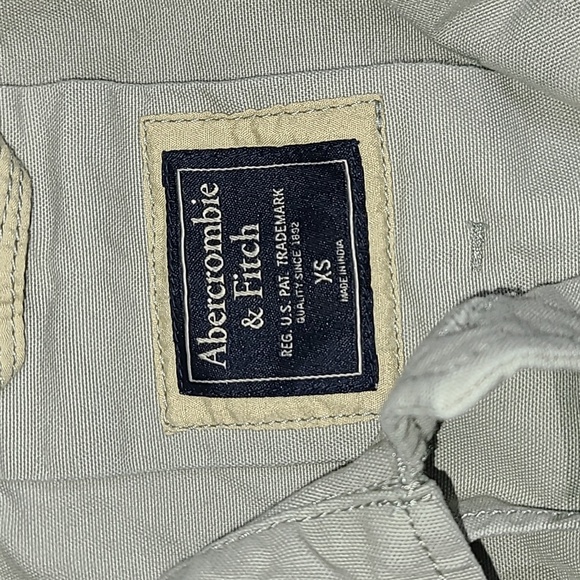 Abercrombie & Fitch Camo Vest - Picture 2 of 6